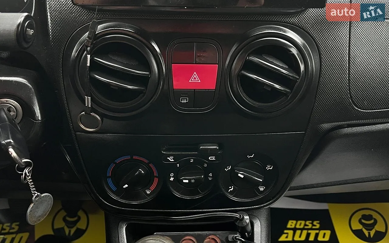 2013 Fiat Qubo - мініатюра 13