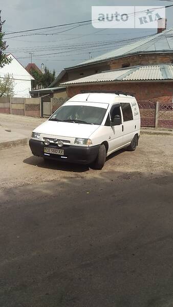 Вантажопасажирський фургон Fiat Scudo 2001 в Чернівцях