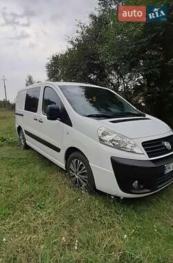 Вантажний фургон Fiat Scudo 2010 в Рівному