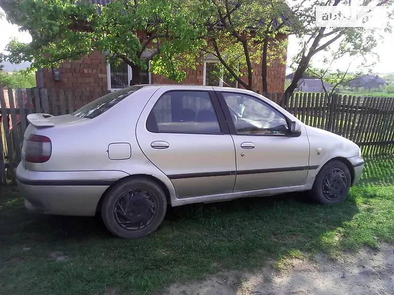 Седан Fiat Siena 1999 в Черновцах