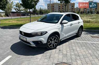 Хэтчбек Fiat Tipo Cross 2022 в 