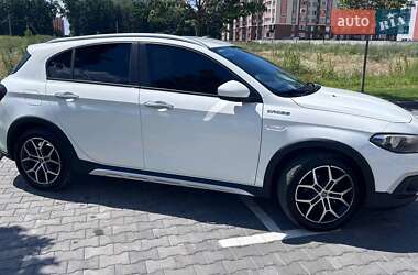 Хэтчбек Fiat Tipo Cross 2022 в 