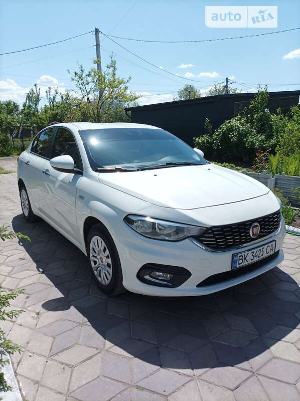 Седан Fiat Tipo 2017 в Остроге