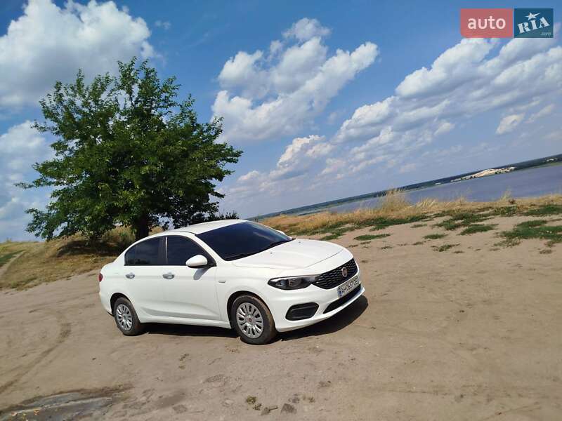 Седан Fiat Tipo 2019 в Ржищеві