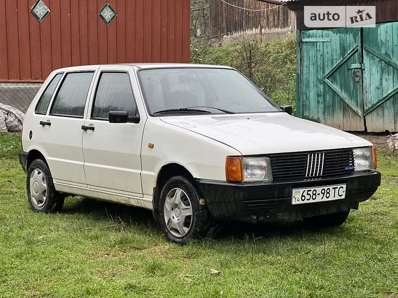 Хэтчбек Fiat Uno 1984 в 