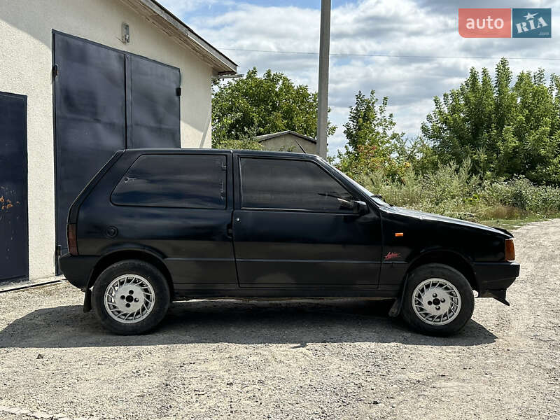 Хетчбек Fiat Uno 1988 в Городку