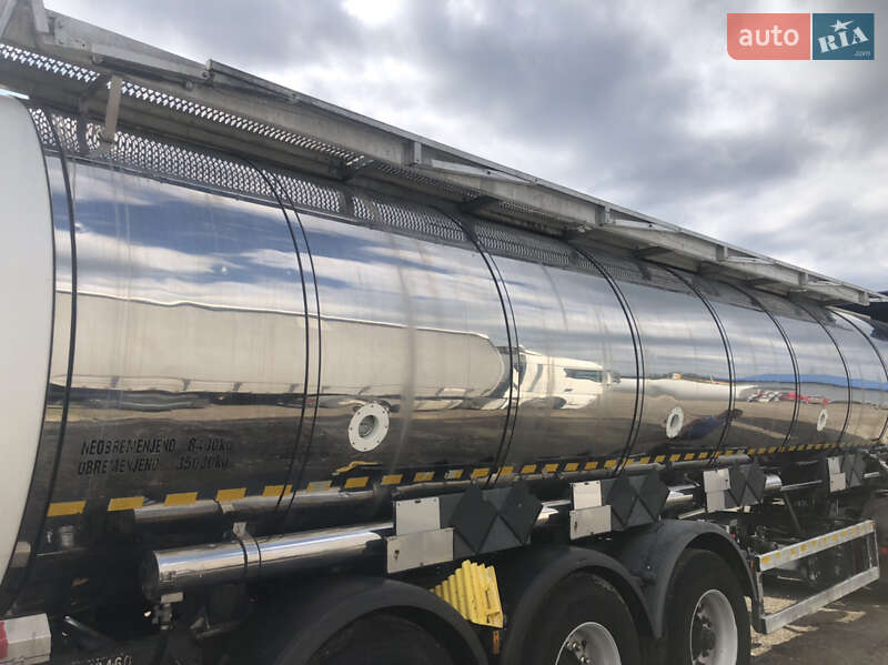 Цистерна напівпричіп Fluid CSP 2004 в Запоріжжі