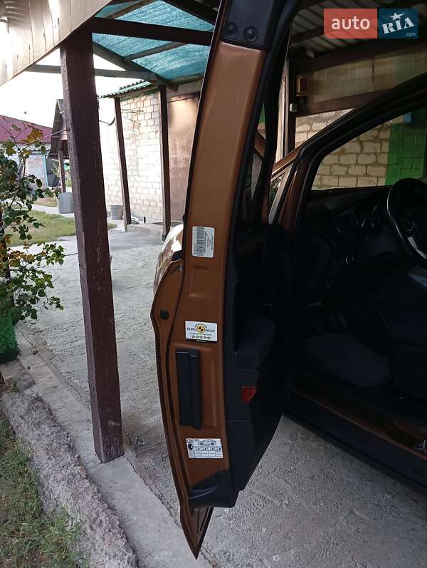 Микровэн Ford B-Max 2013 в Вольногорске