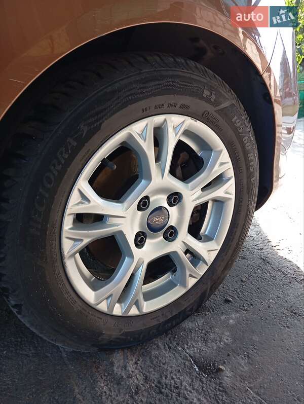 Микровэн Ford B-Max 2013 в Вольногорске