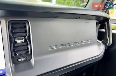 Позашляховик / Кросовер Ford Bronco 2023 в 