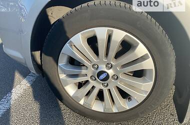Хэтчбек Ford C-Max 2010 в 