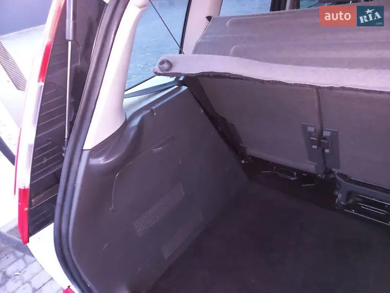 Минивэн Ford C-Max 2010 в 