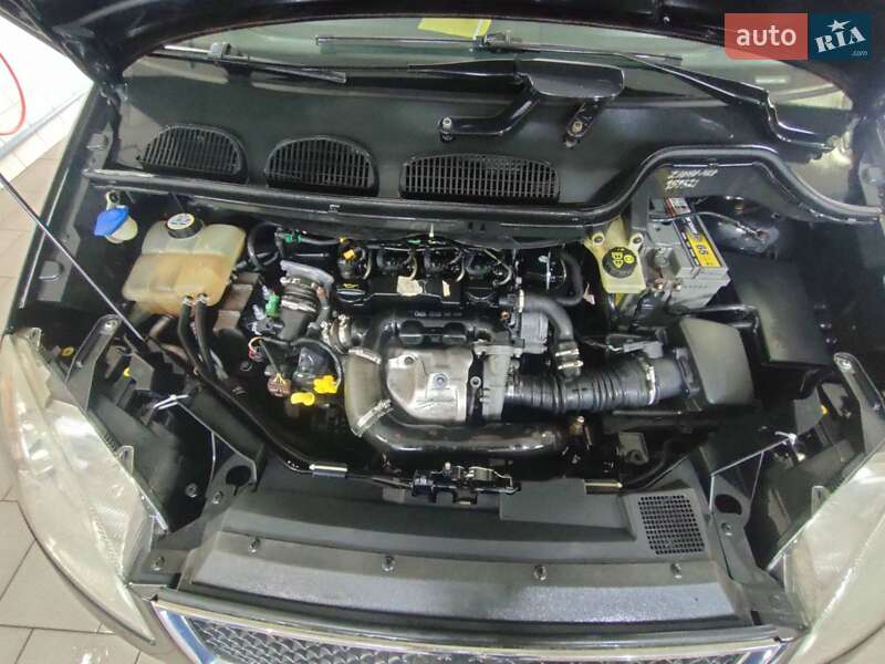 Мінівен Ford C-Max 2005 в Нововолинську