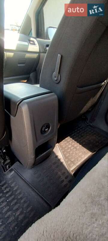 Минивэн Ford C-Max 2010 в Косове