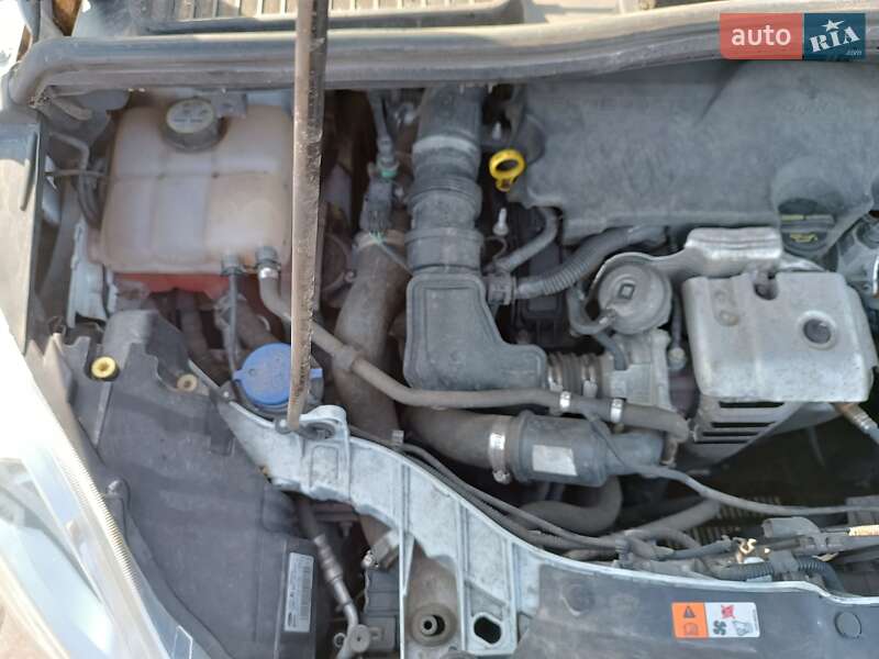 Минивэн Ford C-Max 2013 в Киеве