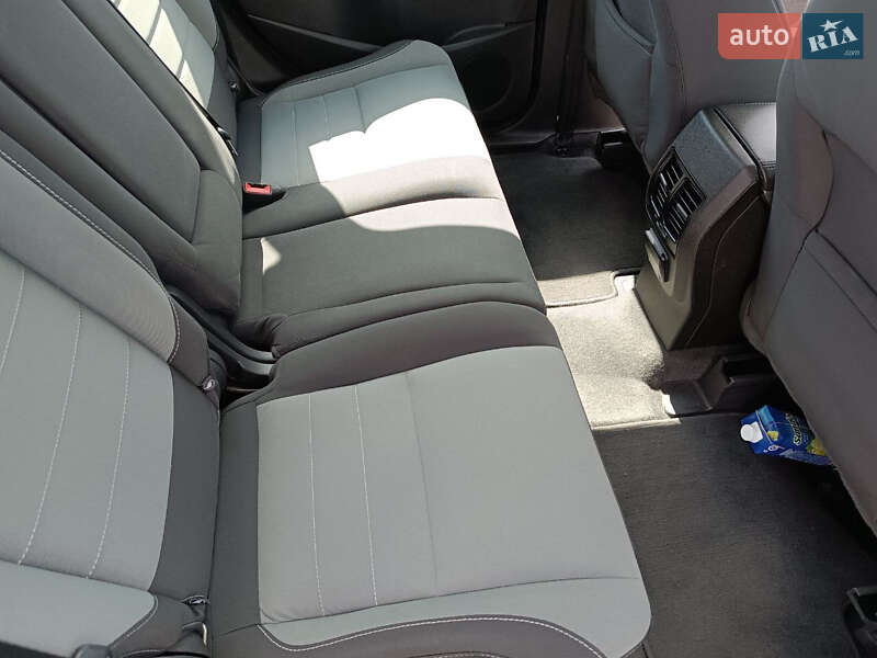 Минивэн Ford C-Max 2012 в Олевске