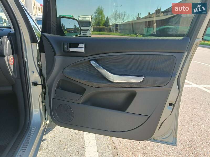 Минивэн Ford C-Max 2009 в Львове