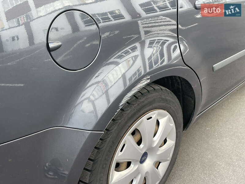 Минивэн Ford C-Max 2010 в Вишневом фото 6 Минивэн Ford C-Max 2010 в Вишневом