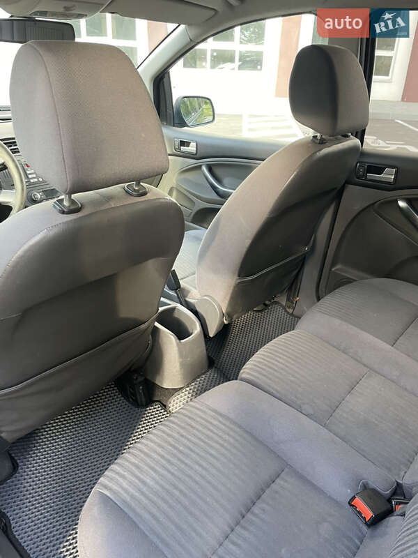 Минивэн Ford C-Max 2010 в Вишневом фото 17 Минивэн Ford C-Max 2010 в Вишневом