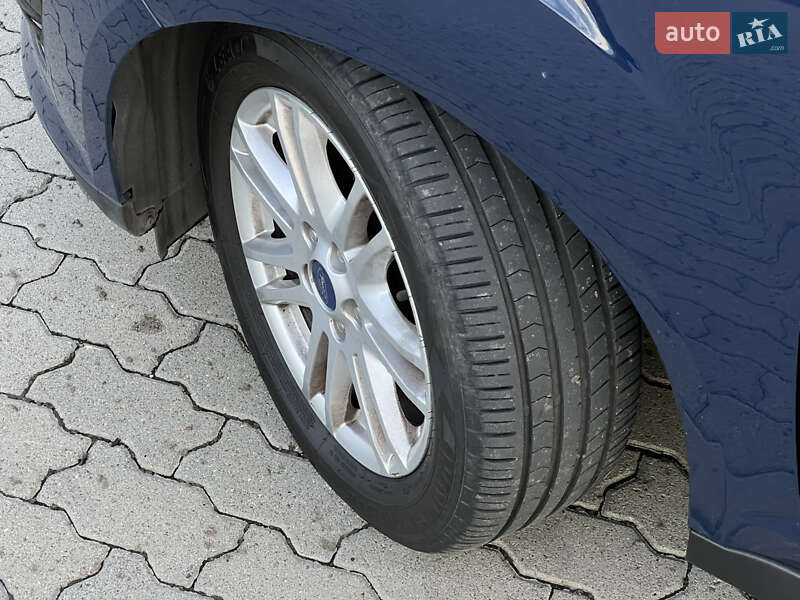 Минивэн Ford C-Max 2013 в Сваляве