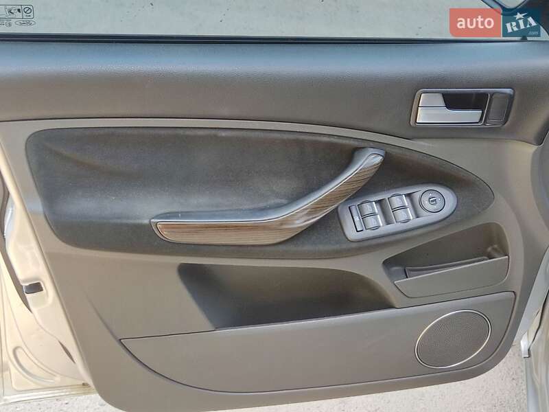 Минивэн Ford C-Max 2010 в Дрогобыче