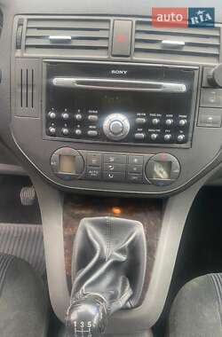 Мінівен Ford C-Max 2004 в 