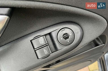 Мінівен Ford C-Max 2010 в  фото 20 Мінівен Ford C-Max 2010 в