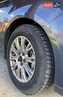 Минивэн Ford C-Max 2010 в Косове