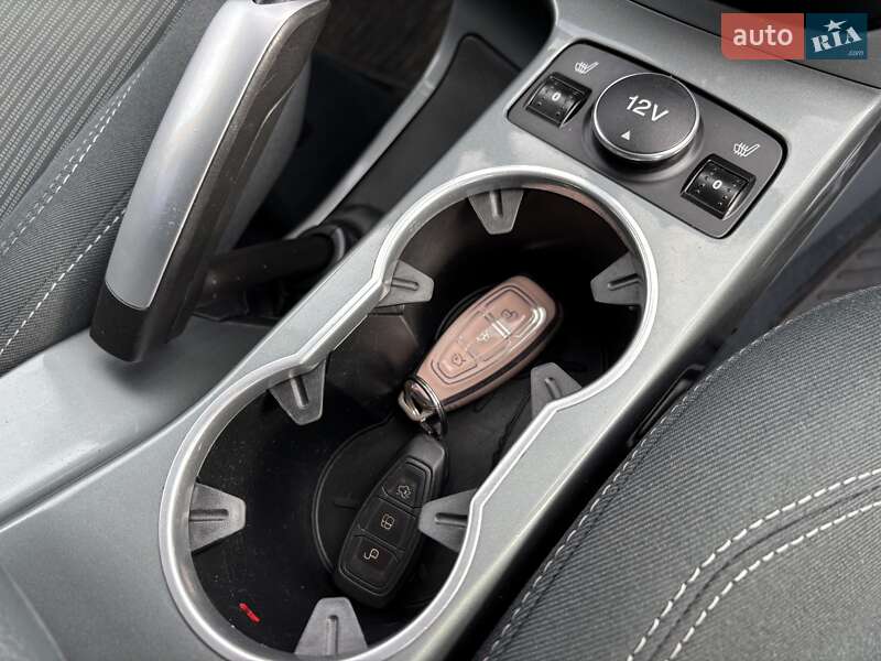 Минивэн Ford C-Max 2015 в Нововолынске