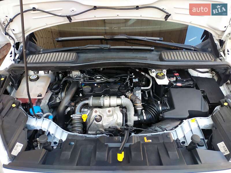 Мінівен Ford C-Max 2015 в Ромнах