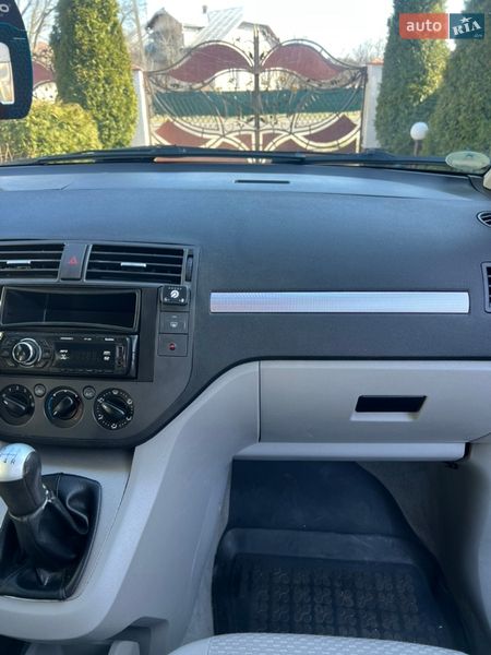 Минивэн Ford C-Max 2004 в Стрые