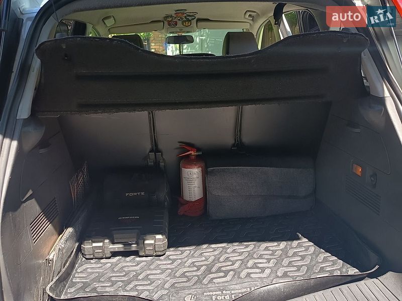 Минивэн Ford C-Max 2010 в Ромнах