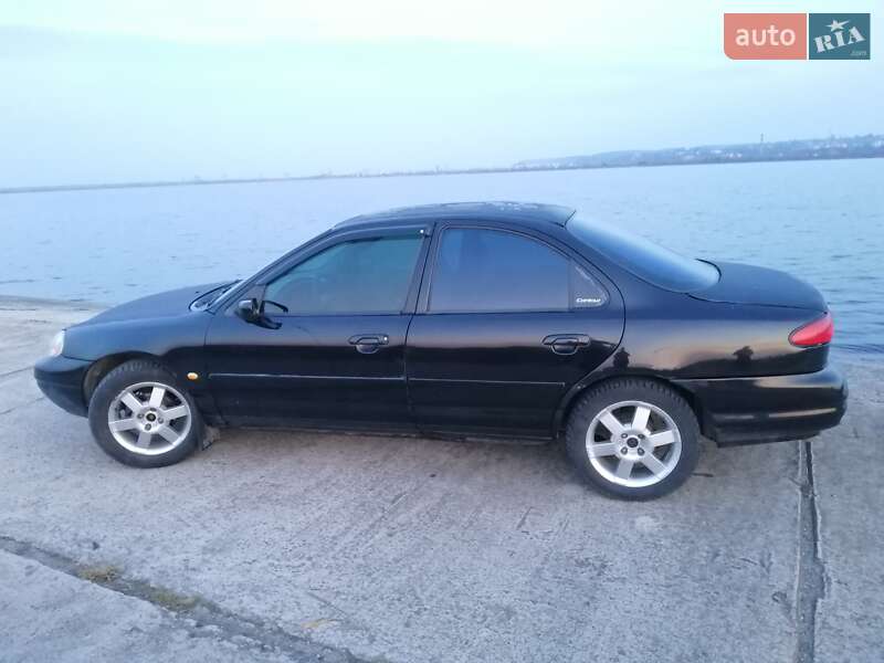 Седан Ford Contour 1997 в Каневе
