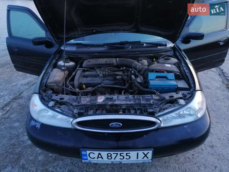 Седан Ford Contour 1997 в Каневе