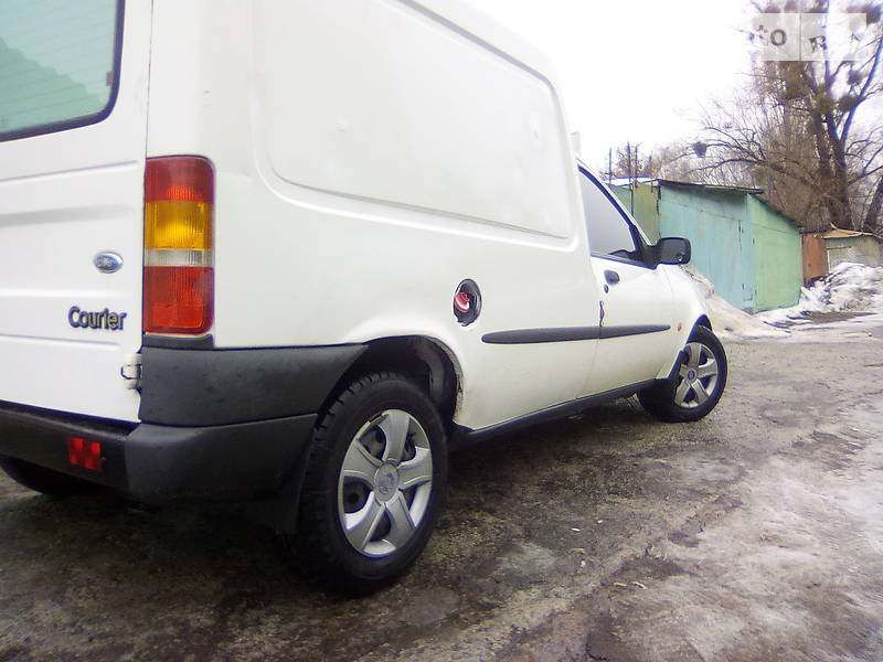 Минивэн Ford Courier 2001 в Киеве