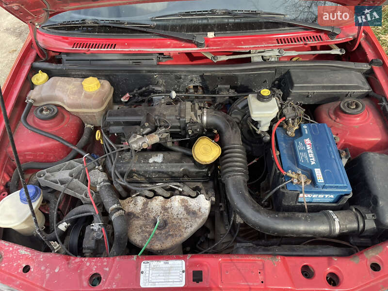 Минивэн Ford Courier 1999 в Городке