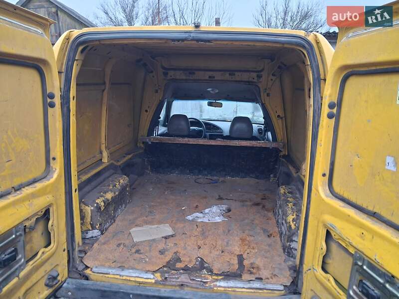 Грузовой фургон Ford Courier 1998 в Решетиловке