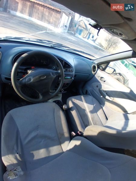 Минивэн Ford Courier 1998 в Пулинах