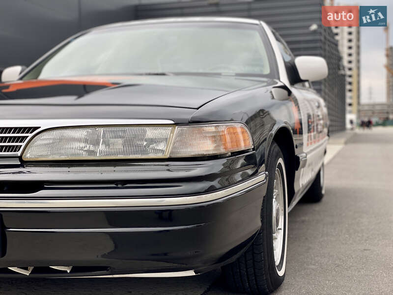 Седан Ford Crown Victoria 1994 в Киеве