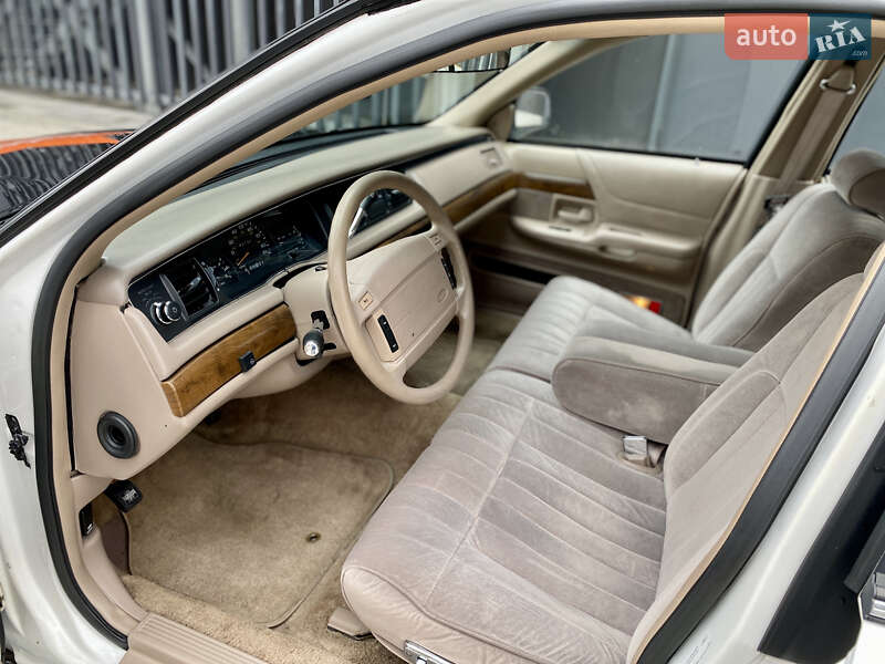 Седан Ford Crown Victoria 1994 в Киеве