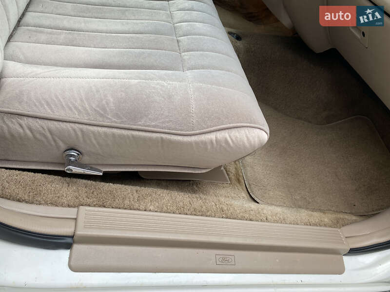 Седан Ford Crown Victoria 1994 в Киеве