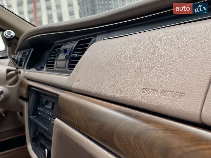 Седан Ford Crown Victoria 1994 в Киеве