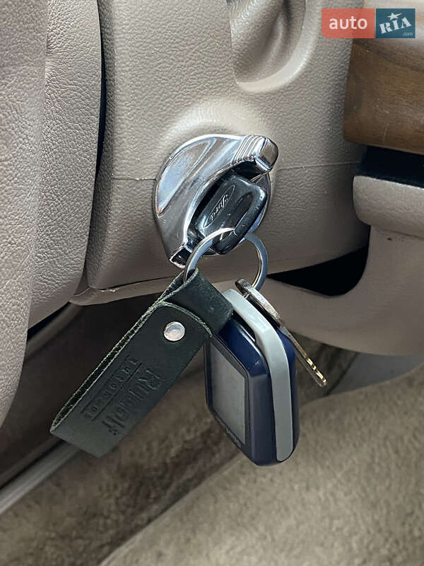 Седан Ford Crown Victoria 1994 в Киеве