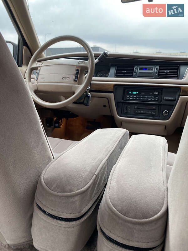 Седан Ford Crown Victoria 1994 в Киеве