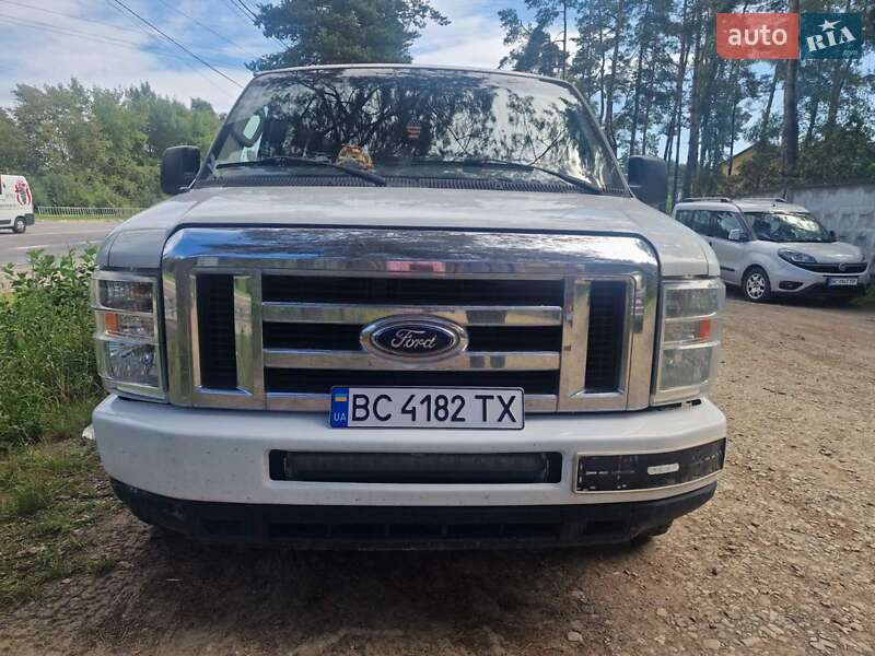 Минивэн Ford E-350 2013 в Львове