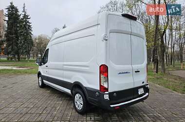 Грузовой фургон Ford E-Transit 2022 в 