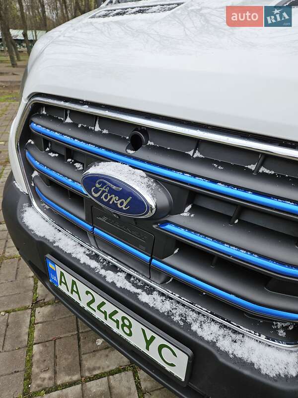 Грузовой фургон Ford E-Transit 2022 в Киеве