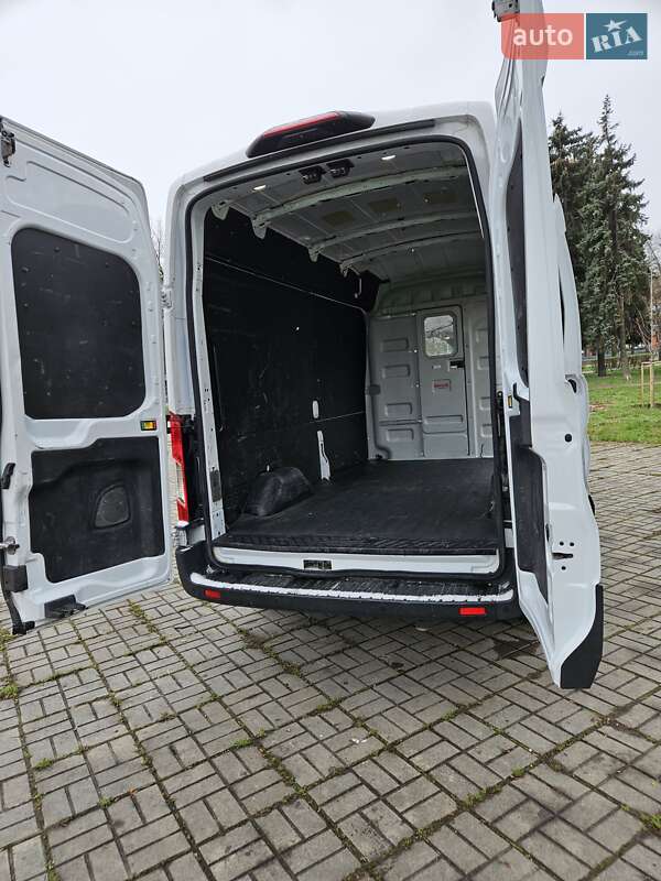 Грузовой фургон Ford E-Transit 2022 в Киеве