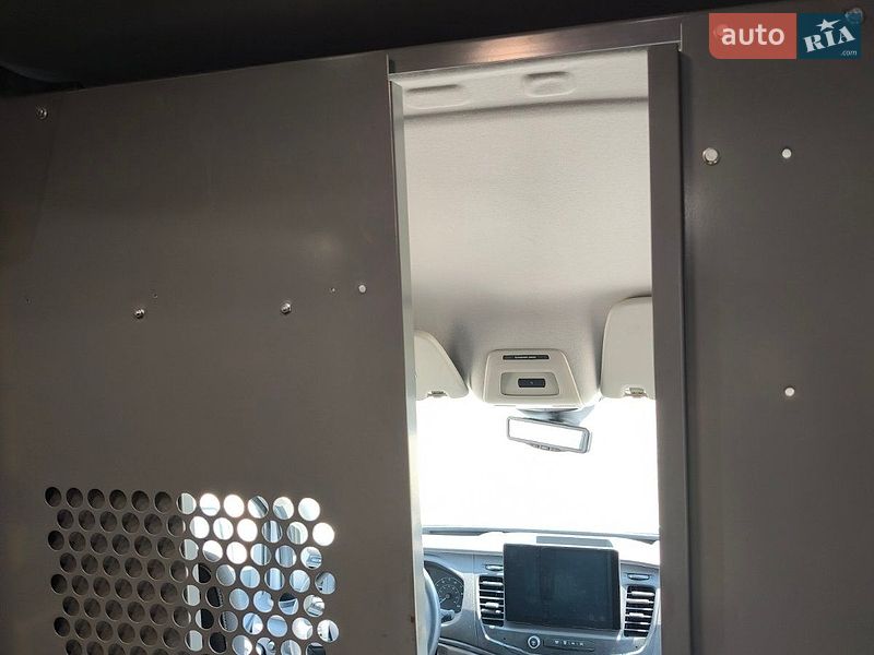 Грузовой фургон Ford E-Transit 2022 в Киеве