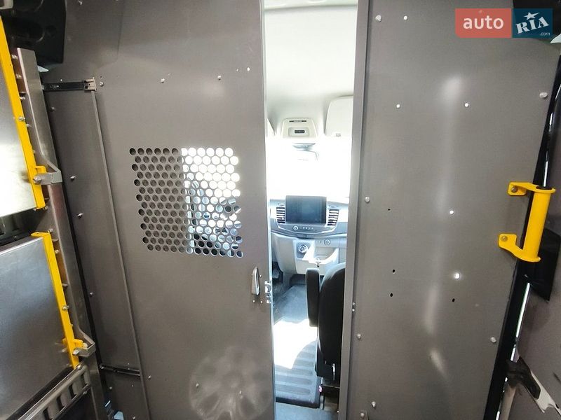 Грузовой фургон Ford E-Transit 2022 в Киеве